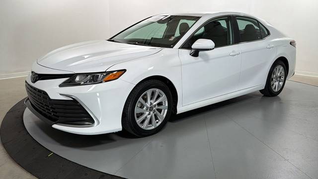 2023 Toyota Camry LE FWD photo