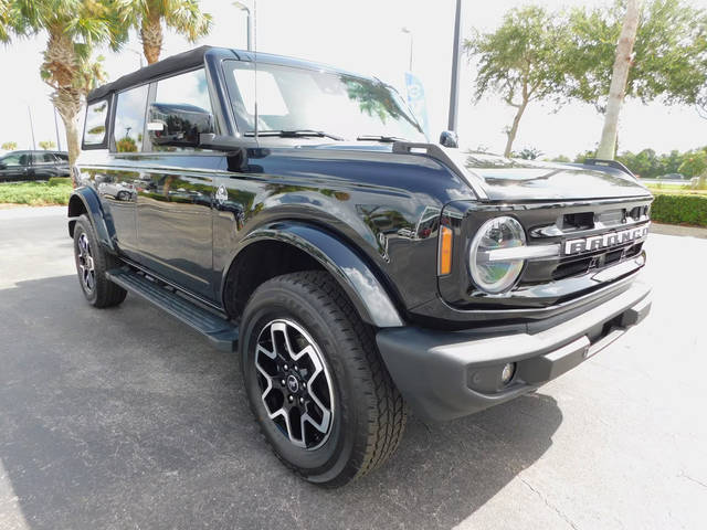 2023 Ford Bronco 4 Door Outer Banks 4WD photo