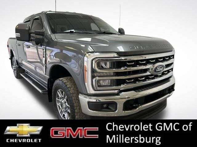 2023 Ford F-350 Super Duty LARIAT 4WD photo