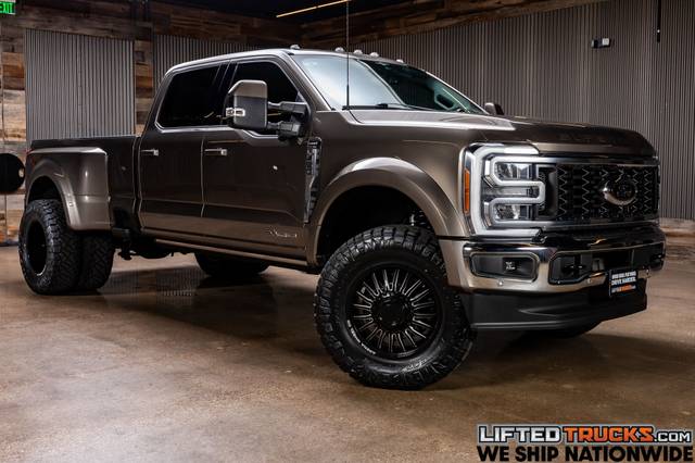 2023 Ford F-450 Super Duty LARIAT 4WD photo
