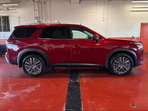 2023 Nissan Pathfinder SL 4WD photo
