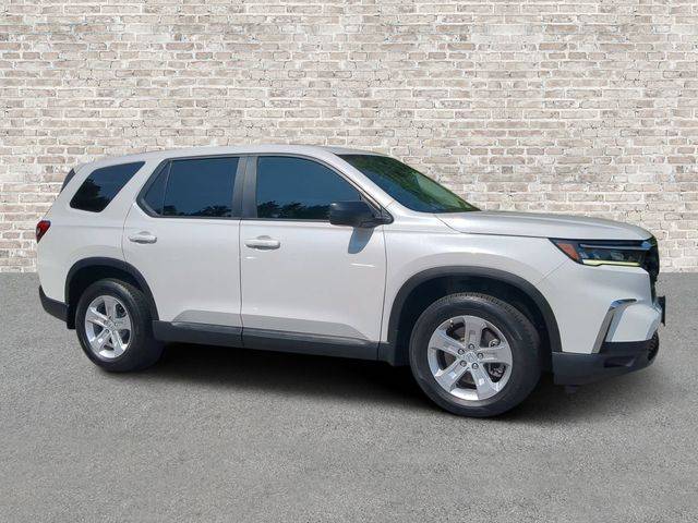 2023 Honda Pilot LX FWD photo
