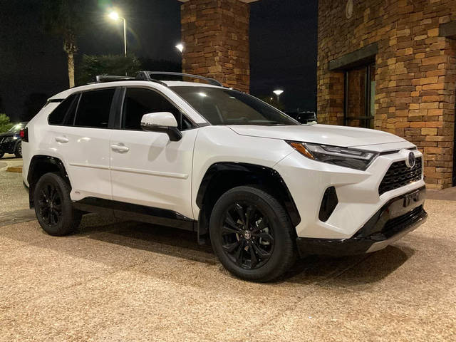 2023 Toyota RAV4 Hybrid SE AWD photo