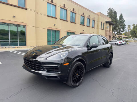 2023 Porsche Cayenne Platinum Edition AWD photo