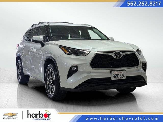 2023 Toyota Highlander XLE FWD photo