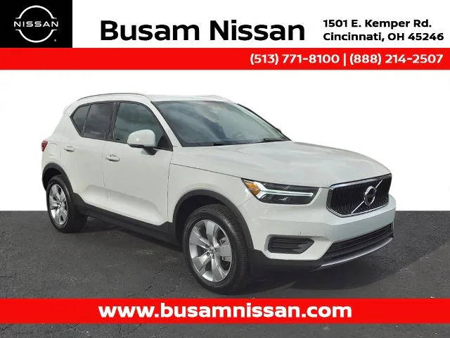 2020 Volvo XC40 Momentum AWD photo