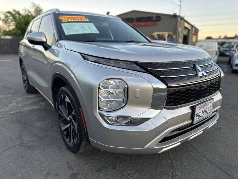 2022 Mitsubishi Outlander  4WD photo