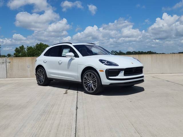 2023 Porsche Macan  AWD photo