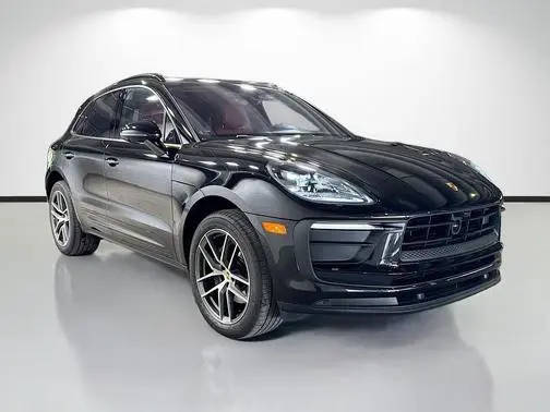 2023 Porsche Macan  AWD photo