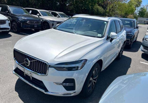 2023 Volvo XC60 Plus Bright Theme AWD photo