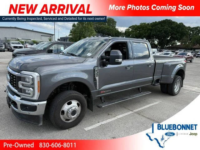 2023 Ford F-350 Super Duty LARIAT 4WD photo