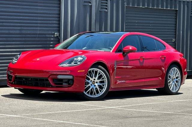 2023 Porsche Panamera  RWD photo