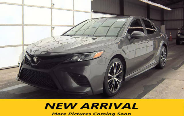 2020 Toyota Camry SE FWD photo