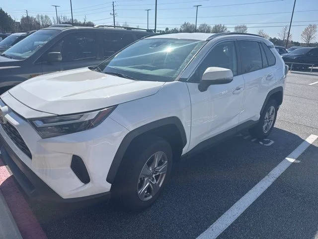 2022 Toyota RAV4 XLE FWD photo