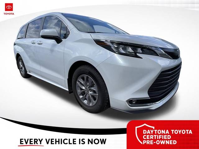 2023 Toyota Sienna XLE AWD photo