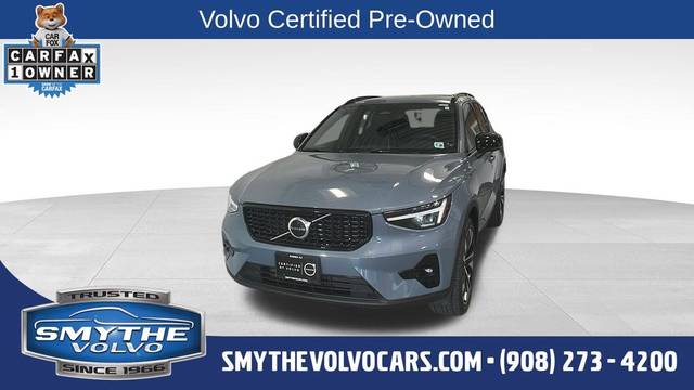 2023 Volvo XC40 Plus Dark Theme AWD photo
