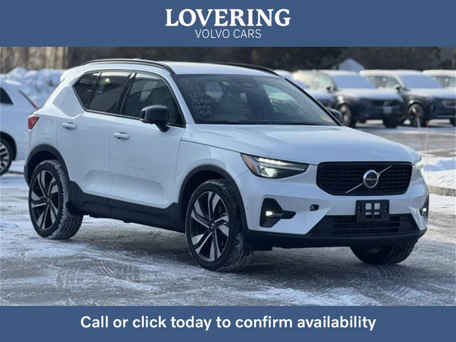 2023 Volvo XC40 Plus Dark Theme AWD photo
