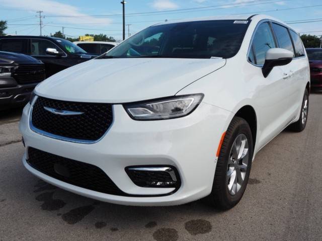 2023 Chrysler Pacifica Minivan Touring L AWD photo