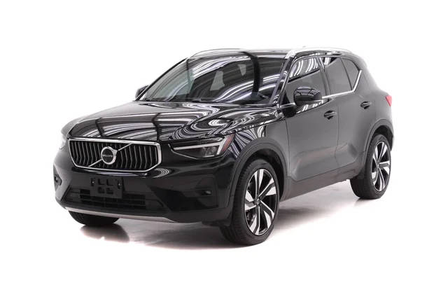 2023 Volvo XC40 Plus Bright Theme AWD photo