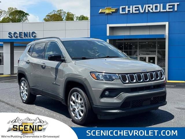 2023 Jeep Compass Latitude Lux 4WD photo