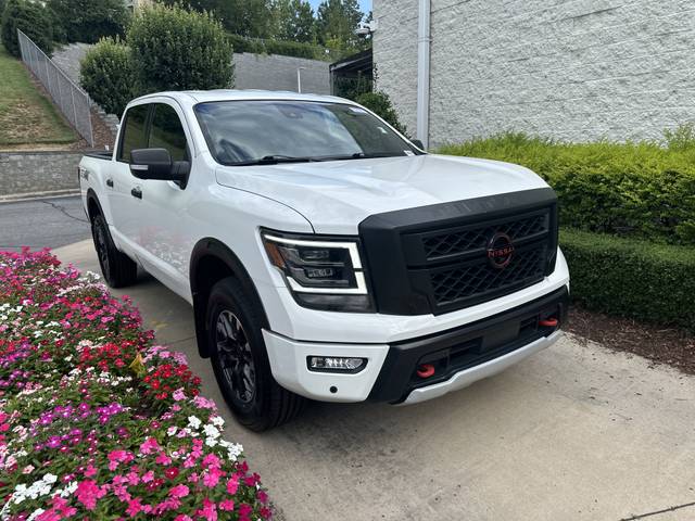 2023 Nissan Titan PRO-4X 4WD photo