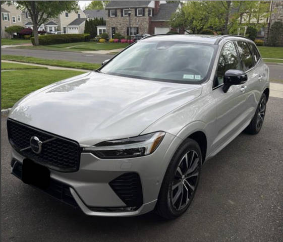 2023 Volvo XC60 Plus Dark Theme AWD photo