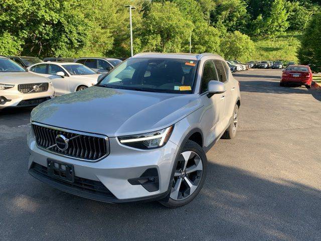2023 Volvo XC40 Plus Bright Theme AWD photo
