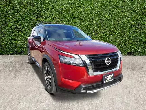 2023 Nissan Pathfinder Platinum FWD photo