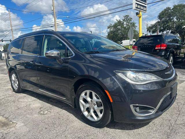 2020 Chrysler Pacifica Minivan Limited FWD photo