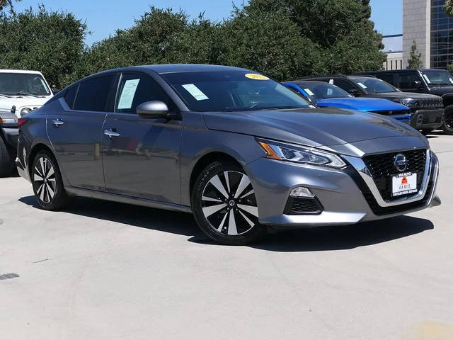 2022 Nissan Altima 2.5 SV FWD photo