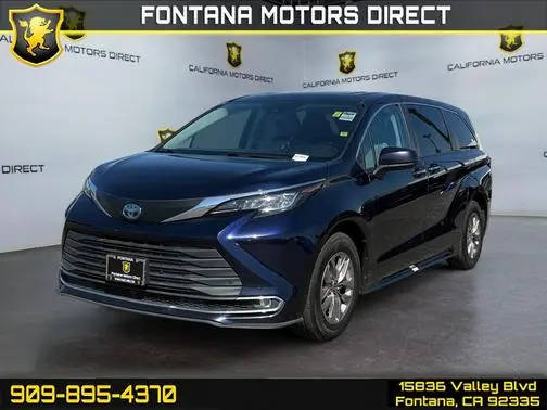 2022 Toyota Sienna XLE FWD photo