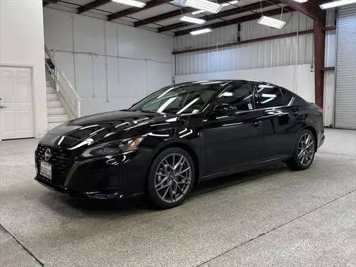 2023 Nissan Altima 2.0 SR FWD photo