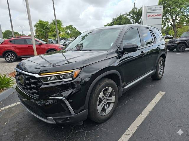 2023 Honda Pilot EX-L 8 Passenger AWD photo