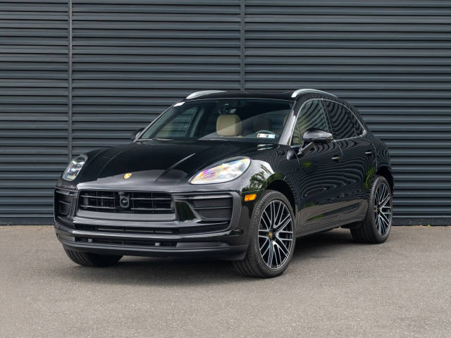 2023 Porsche Macan AWD photo
