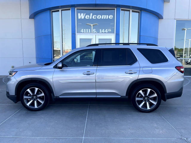 2023 Honda Pilot Touring AWD photo
