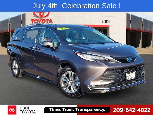 2023 Toyota Sienna Limited FWD photo