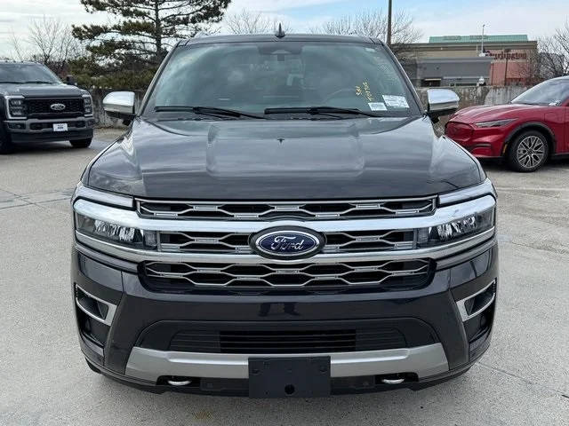 2023 Ford Expedition Platinum 4WD photo