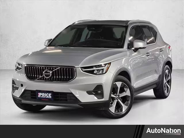 2023 Volvo XC40 Plus Bright Theme AWD photo