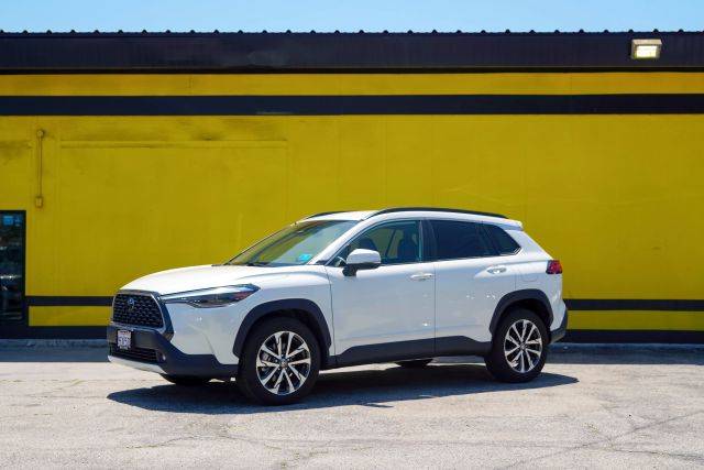 2023 Toyota Corolla Cross XLE AWD photo
