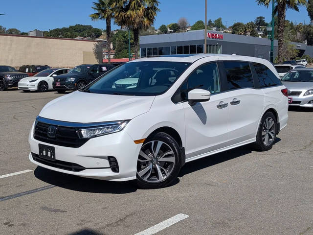 2023 Honda Odyssey Touring FWD photo
