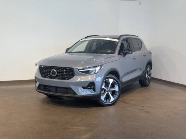 2023 Volvo XC40 Plus Dark Theme AWD photo