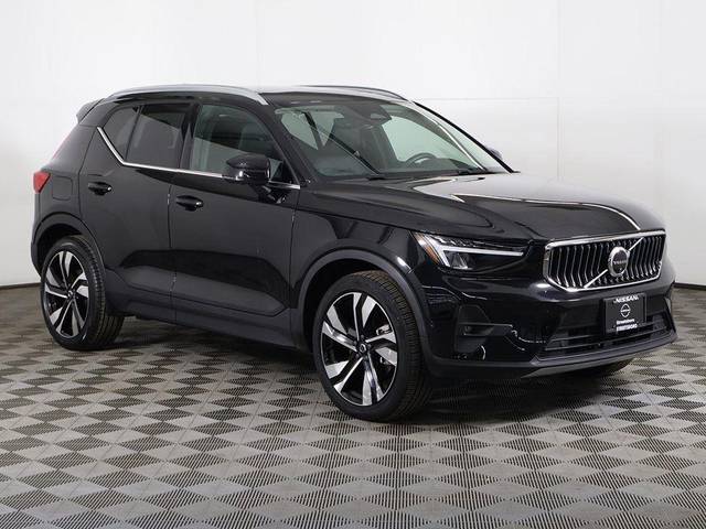 2023 Volvo XC40 Plus Bright Theme AWD photo