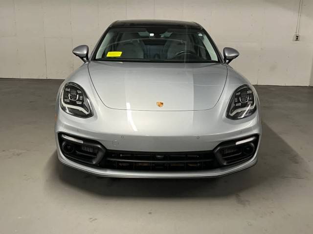 2023 Porsche Panamera  RWD photo