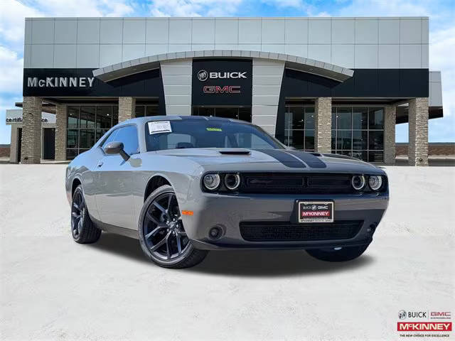 2023 Dodge Challenger SXT RWD photo