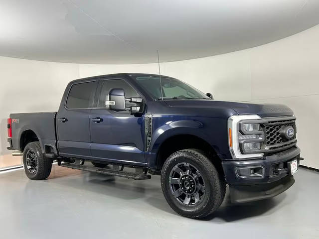 2023 Ford F-250 Super Duty LARIAT 4WD photo