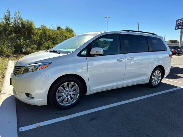 2017 Toyota Sienna Limited FWD photo