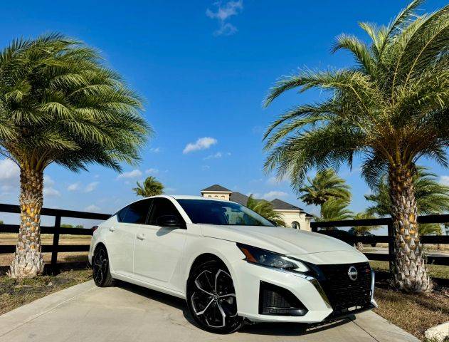 2023 Nissan Altima 2.5 SR FWD photo