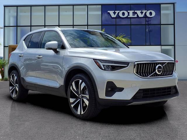 2023 Volvo XC40 Plus Bright Theme AWD photo