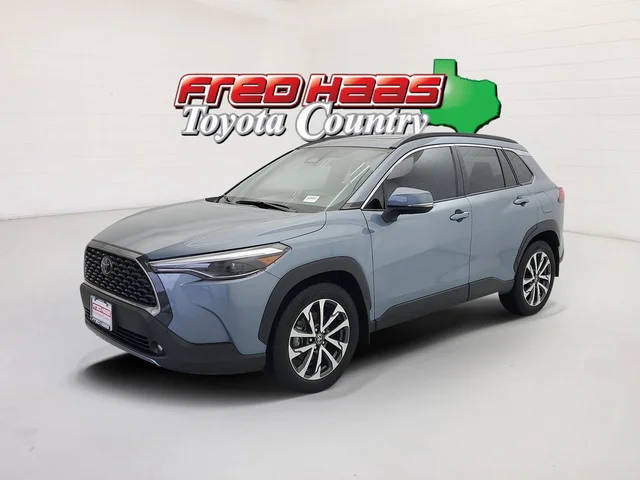 2023 Toyota Corolla Cross XLE FWD photo