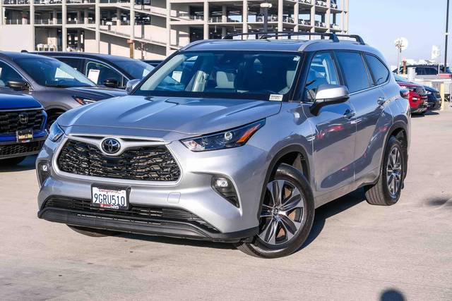 2023 Toyota Highlander XLE FWD photo